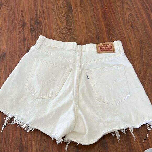 Levi's white high waisted Mom shorts size 26 distressed - Picture 4 of 5